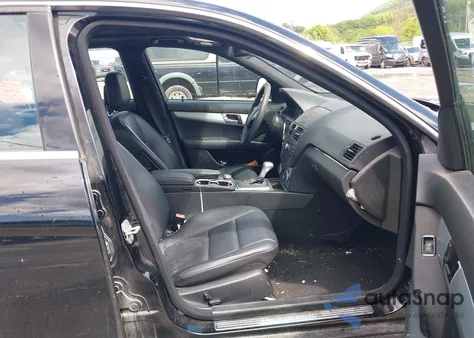 2008 Mercedes-Benz C 300 3.0L Luxury/Sport 4Matic z USA, uszkodzony, nr VIN WDDGF81X98F172078